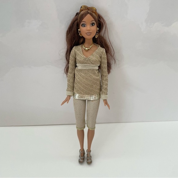 Y2K Barbie Fashion Fever Teresa 2007 Gold Outfit - Picture 1 of 4